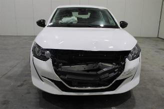 Peugeot 208  picture 6