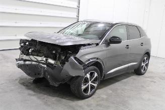 damaged passenger cars Peugeot 3008  2018/6