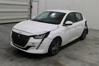 Vaurioauto  passenger cars Peugeot 208  2022/4