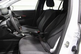 Peugeot 208  picture 10