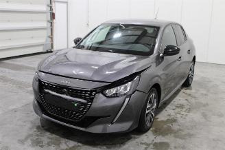damaged passenger cars Peugeot 208  2023/7
