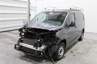 Vaurioauto  passenger cars Peugeot Partner  2022/4