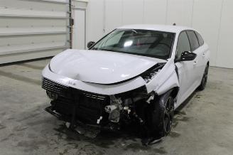 damaged passenger cars Peugeot 308  2024/6