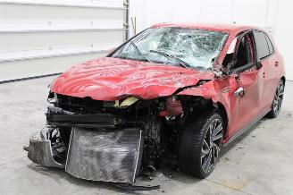 damaged passenger cars Volkswagen Golf  2021/9