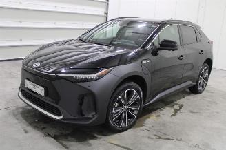 Coche siniestrado Toyota bZ4X  