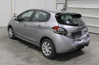 Peugeot 208  picture 4