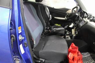 Suzuki Swift  picture 11