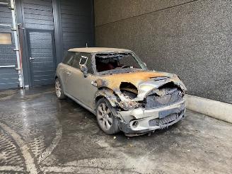 Coche siniestrado Mini Cooper S 1.6 16V Cooper S Hatchback  Benzine 1.598cc 128kW (174pk) FWD 2006-10/2010-02 (MF71; MF72; MF73) 2007/1