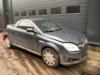 Auto da rottamare Opel Tigra Twin Top Cabrio 2004 / 2010 1.4 16V Cabrio  Benzine 1.364cc 66kW (90pk) FWD 2006/3