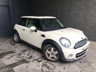 Coche siniestrado Mini Cooper (R56) Hatchback 2006 / 2013 1.6 Cooper D 16V Hatchback  Diesel 1.598cc 82kW (111pk) FWD 2011/1