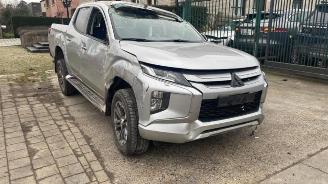 Auto da rottamare Mitsubishi L-200 L-200, Pick-up, 2014 2.2 DI-D 4WD 2020/10