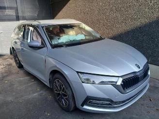 Auto da rottamare Skoda Octavia Octavia Combi (NXAC), Combi 5-drs, 2019 1.0 TSI e-TEC 12V 2024/12