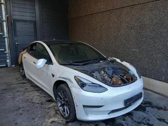 Coche siniestrado Tesla Model 3 Model 3, Sedan, 2017 Long Range AWD 75 kWh 2021/12