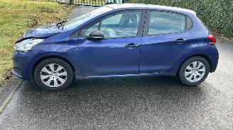 Peugeot 208  picture 5