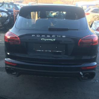 demontáž osobní automobily Porsche Cayenne HYBRIDE 2016/1