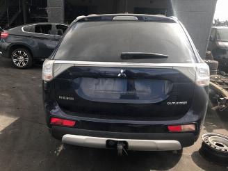 demontáž osobní automobily Mitsubishi Outlander DIESEL - 2200CC - 6VIT 2015/1