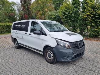 Schadeauto Mercedes Vito 114 CDI Aut Lang Navi Airco 2022/7