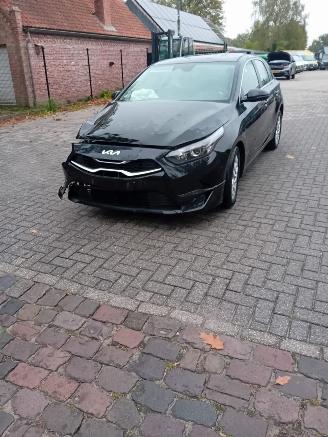 damaged passenger cars Kia Ceed 1.0 TGDI Aut. Navi Camera 2024/10