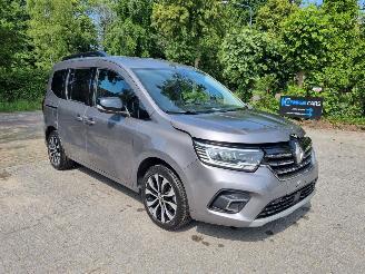 Coche accidentado Renault Kangoo BlueDCI 95 5 Stoelen 2023/5