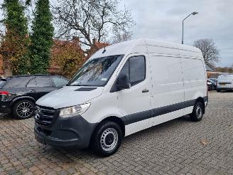 Vaurioauto  passenger cars Mercedes Sprinter 311 CDI Airco Mbux Navi Camera 2023/11