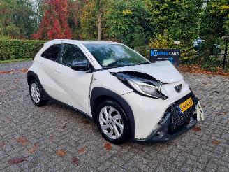 krockskadad bil auto Toyota Aygo X 1.0 VVT-I Airco 2022/9