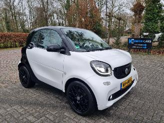 Damaged car Smart Fortwo 1.0 Passion Airco Pano 2016/5