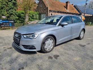 Schadeauto Audi A3 2.0 TDI 110KW Clima Navi 2015/7