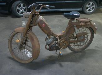 damaged bicycles Overige  peugeot brommer klassieke bromfiets 1964/1