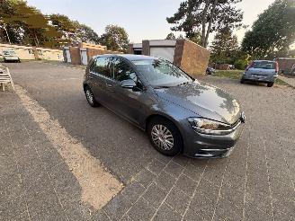 uszkodzony samochody osobowe Volkswagen Golf 1.0 TSI 110PK 6-bak NAVI /CLIMA/CARPLAY/LED 2017/9