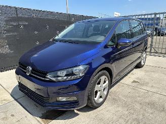 damaged passenger cars Volkswagen Touran 1.4 TSI MINIMAL DAMAGE | DRIVEABLE DAMAGE 2016/8
