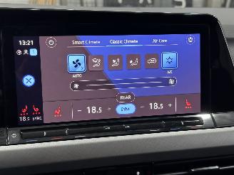 Volkswagen Golf TSI R-LINE DSG IQ LED / BLIND SPOT / CAMERA / STUURVERW VOL! picture 16