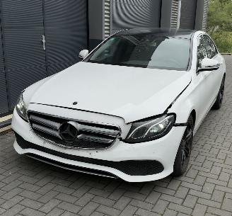 Auto incidentate Mercedes E-klasse LED / CAMERA / NAVIGATIE / AMG VELGEN VOLLEDIG RIJDBAAR 2016/9