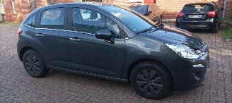  Citroën C3 Bj:06-2016 1.2-12v benzine 82pk Airco Led-verlichting CruiseControl Leren-Stuurwiel Mistlampen Chroom design Radio met kleuren Display Apple CarPlay MirrorLink 2016/6
