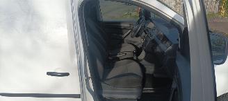 Volkswagen Caddy 2.0-TDI Tüv+Distributieriem nieuw 1-eigenaar Airconditioning Elektrische ramen Elektrische-spiegels verwarmde buitenspiegels centrale vergrendeling met afstandsbediening Start-Stop systeem Tussenwand met glas achteruitrijspiegel Radio met Usb laadvloer h picture 22