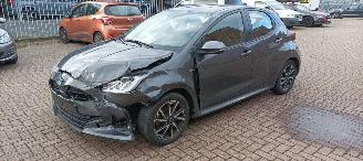  Toyota Yaris 1.5-Hybrid Full-Led Navi Climatecontrol CruiseControl Stoelverwarming Lichtautomaat Achteruitrijcamera Keyless entry armsteun 2020/12