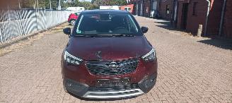  Opel Crossland 1.2-Turbo Automatik Innovation uitvoering Navi Climatecontrol CruiseControl Stoelverwarming Lichtautomaat Led-Koplampen Led-Achterlichten Trekhaak Stoelverwarming voorruit verwarming chrome design 2018/4