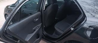 Kia Rio Bj:11-2019 1.4-16v Automatik Dream Team Edition Led Koplampen Navigatie Climatecontrol Stoelverwarming stuurwiel met verwarming Achteruitrijcamera 4xelek ramen Privacyglas Lichtautomaat Mistlampen 16-inch Kia velgen Metallic lak picture 18