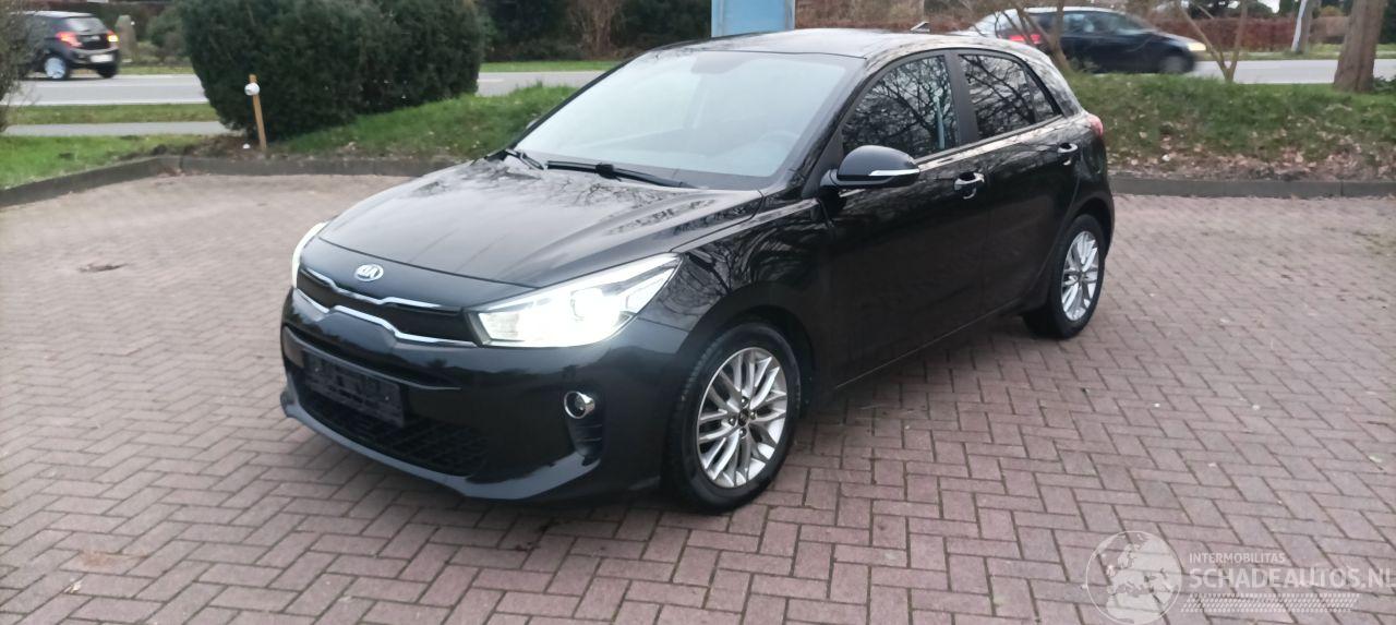 Kia Rio Bj:11-2019 1.4-16v Automatik Dream Team Edition Led Koplampen Navigatie Climatecontrol Stoelverwarming stuurwiel met verwarming Achteruitrijcamera 4xelek ramen Privacyglas Lichtautomaat Mistlampen 16-inch Kia velgen Metallic lak