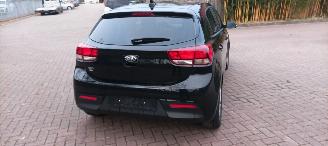 Kia Rio Bj:11-2019 1.4-16v Automatik Dream Team Edition Led Koplampen Navigatie Climatecontrol Stoelverwarming stuurwiel met verwarming Achteruitrijcamera 4xelek ramen Privacyglas Lichtautomaat Mistlampen 16-inch Kia velgen Metallic lak picture 6