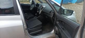 Kia Venga Bj:08-2013 1.6-Automatik 125pk Climatecontrol Stoelverwarming Lichtautomaat Privacyglas armsteun voor en achter Trekhaak Mistlampen Parkeersensoren achter 4xelek ramen Elektrische-spiegels met verwarming Keyless entry picture 16