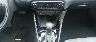 Toyota Yaris Bj:11-2024 Black& White Edition 1.5-Hybrid Climatecontrol CruiseControl Stoelverwarming Lichtautomaat Privacyglas Full-Led koplampen Apple Car Android Systeem Inductie laadstation Stuurwiel met verwarming Achteruitrijcamera 4xelek ramen picture 28