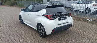 Toyota Yaris Bj:11-2024 Black& White Edition 1.5-Hybrid Climatecontrol CruiseControl Stoelverwarming Lichtautomaat Privacyglas Full-Led koplampen Apple Car Android Systeem Inductie laadstation Stuurwiel met verwarming Achteruitrijcamera 4xelek ramen picture 6