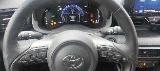 Toyota Yaris Bj:11-2024 Black& White Edition 1.5-Hybrid Climatecontrol CruiseControl Stoelverwarming Lichtautomaat Privacyglas Full-Led koplampen Apple Car Android Systeem Inductie laadstation Stuurwiel met verwarming Achteruitrijcamera 4xelek ramen picture 31