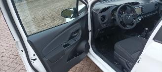 Toyota Yaris Bj:10-2017 Facelift 1.5-Benzine 111pk Touchscreen met Camera Lichtautomaat Drivelane assistent Leren multi stuurwiel Stoelverwarming picture 14