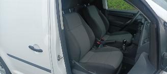 Volkswagen Caddy Bj:02-2016 Facelift 2.0TDI Euro-6 Airconditioning Elektrische ramen Elektrische-spiegels met verwarming Centrale vergrendeling met afstandsbediening Start-Stop systeem Tussenwand met glas achteruitrijspiegel Radio met usb schuifdeur Rechts laadvloer orgin picture 16