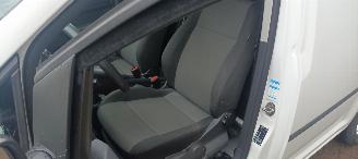 Volkswagen Caddy Bj:02-2016 Facelift 2.0TDI Euro-6 Airconditioning Elektrische ramen Elektrische-spiegels met verwarming Centrale vergrendeling met afstandsbediening Start-Stop systeem Tussenwand met glas achteruitrijspiegel Radio met usb schuifdeur Rechts laadvloer orgin picture 11