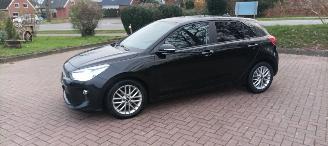 škoda osobní automobily Kia Rio 1.4-DOHC Automatik Navi Climatecontrol Stoelverwarming Lichtautomaat Regensensor Led-Koplampen 4xelek ramen Elektrische-spiegels met verwarming Privacyglas Achteruitrijcamera Mistlampen 16-inch Kia velgen 2019/11