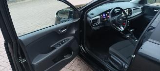 Kia Rio 1.4-DOHC Automatik Navi Climatecontrol Stoelverwarming Lichtautomaat Regensensor Led-Koplampen 4xelek ramen Elektrische-spiegels met verwarming Privacyglas Achteruitrijcamera Mistlampen 16-inch Kia velgen picture 15