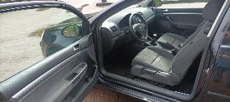 Volkswagen Golf 1.4-Benzine 80pk Climatecontrol CruiseControl Leren-Stuurwiel armsteun elek-ramen elektrische Spiegel Afneembare trekhaak Parkeersensoren mistlampen picture 12