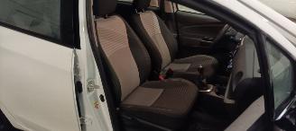 Toyota Yaris 1.5-Dual VVT-I 111pk 6-Versn Airconditioning stoelverwarming Multicolor Touchscreen Display met navi voorbereiding Achteruitrijcamera Mistlampen Toyota velgen Drivelane assistent Licht assistent picture 20